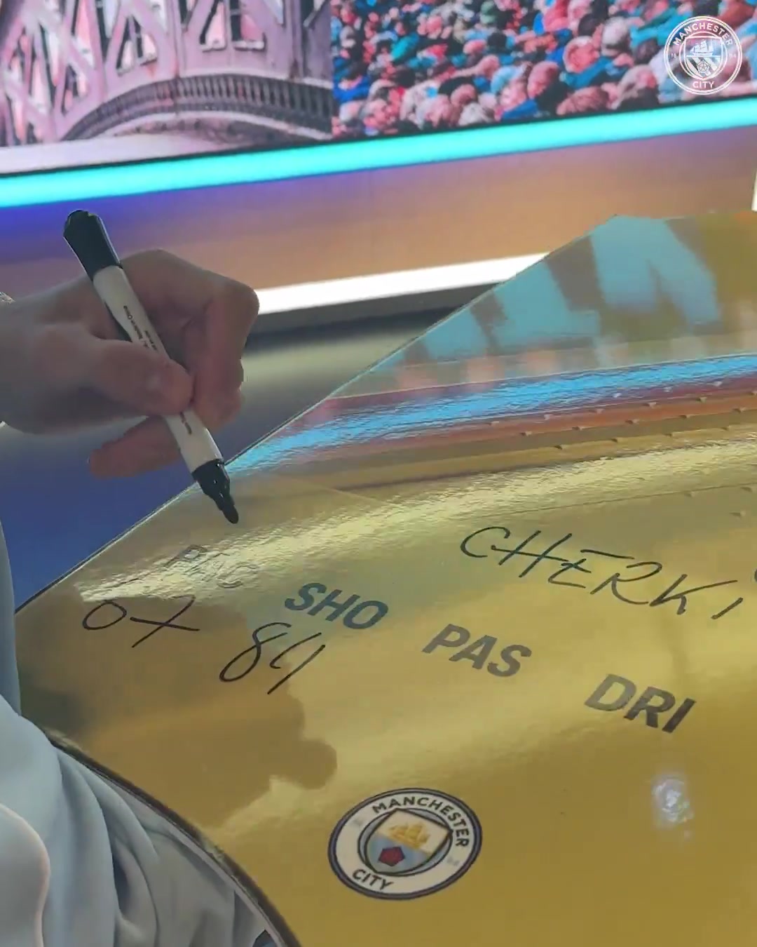 谢尔基预测自己FC26能力值：速度87、传球90、盘带91、总评86